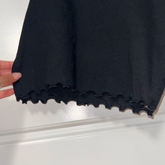 Cute basic top! - Picture 3 of 3